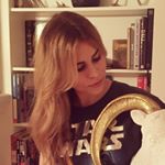 @elizabreitweiser's profile picture on influence.co