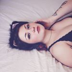 @leavezombiesalone's profile picture on influence.co