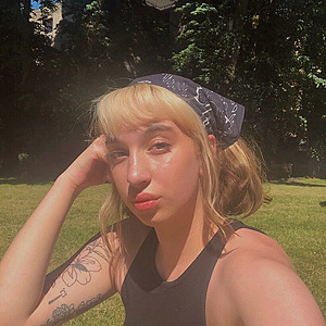 @bellahaig's profile picture on influence.co