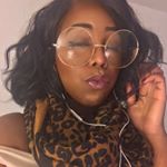 @curveswithobsessions's profile picture on influence.co