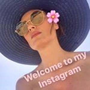 @adrianatuzzeogram's profile picture on influence.co