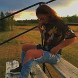 @elliedesautels's profile picture